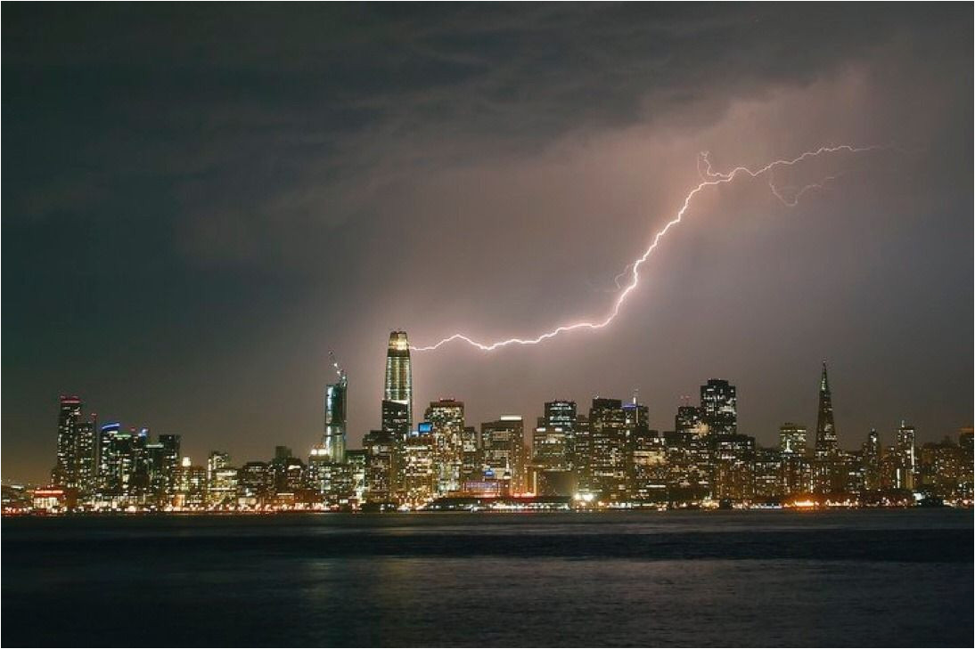 lightning strikes the salesforce tower in san francisco by