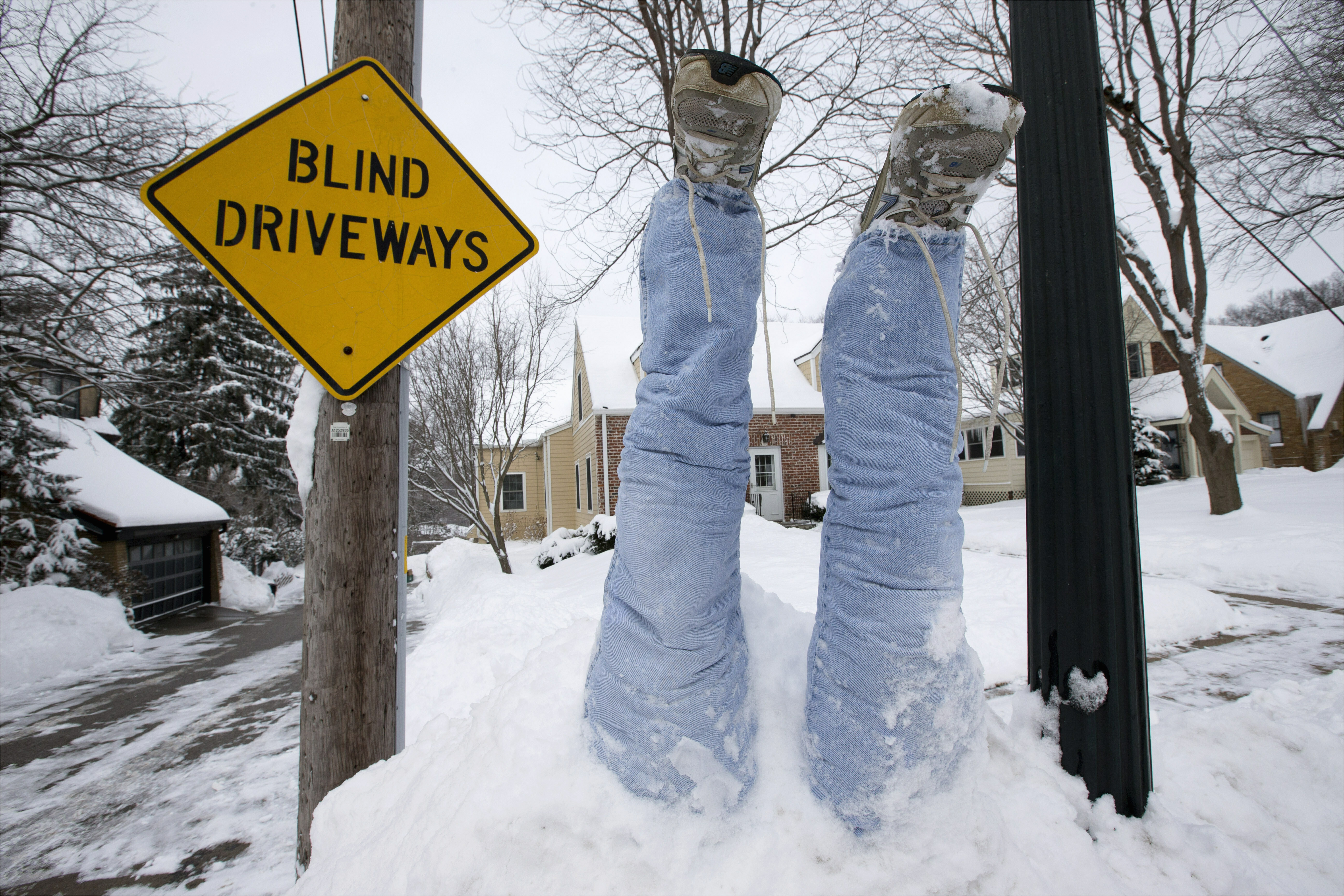 live accidents unfold amid robust snow ice storm over 2 000