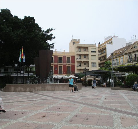 constitution square picture of plaza constitucion fuengirola