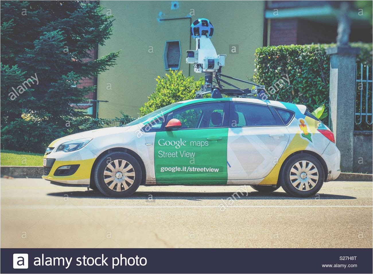 google maps car stock photos google maps car stock images alamy