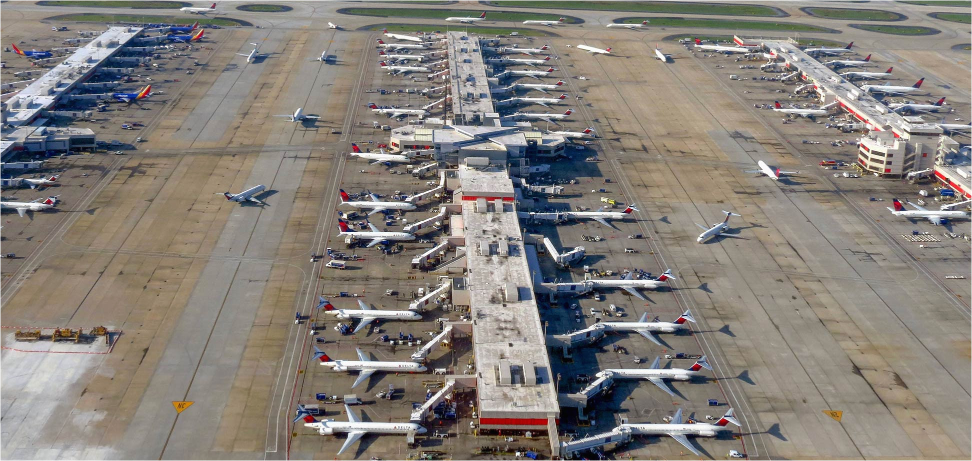 google map of the major airports in canada and the usa