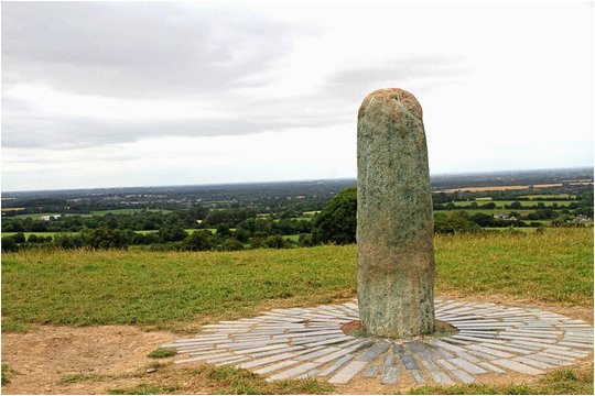 small group day trip to the boyne valley from dublin newgrange and hill of tara