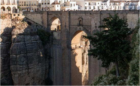 puente nuevo ronda bridge that connects old and new cities